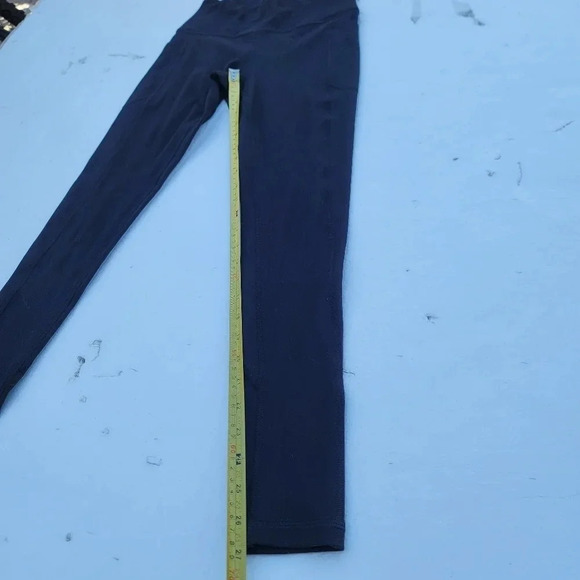 VICTORIA'S SECRET Black LEGGINGS YOGA PANTS Stretch Gold Logo sz 4 - Picture 4 of 8